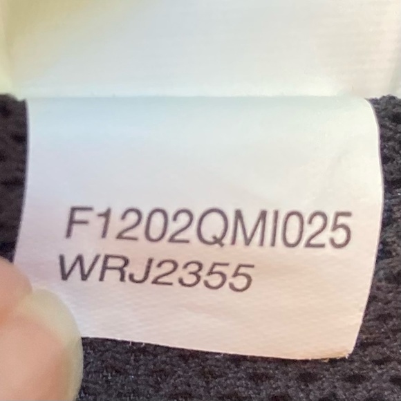 NewBalance Reach The Beach women’s windbreaker size medium - Picture 7 of 7